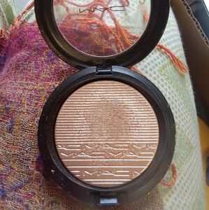 MAC Extra Dimension Highlighter